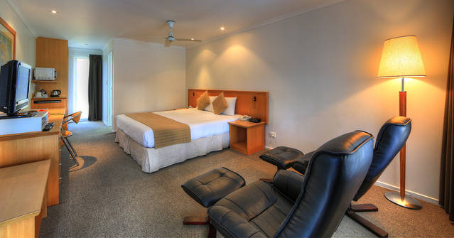 Paradise Hotel & Resort - Accommodation Newcastle 3