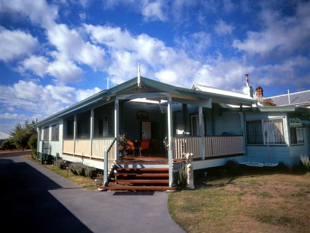 Pitstop Lodge Guesthouse and BB - VIC Tourism