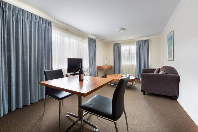 Premier Hotel & Apartments - Melbourne Tourism 4