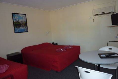 Red Chief Motel - Hotel Accommodation