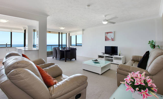 Southern Cross Beachfront Holiday Apartments - Hotel Accommodation