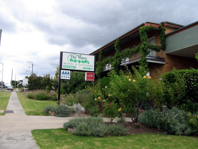 The Vines Motel  Cottages - Australia Accommodation