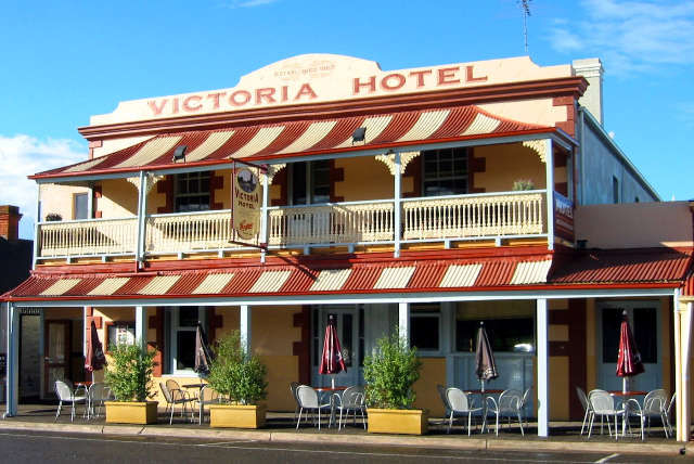 Victoria Hotel - thumb 1